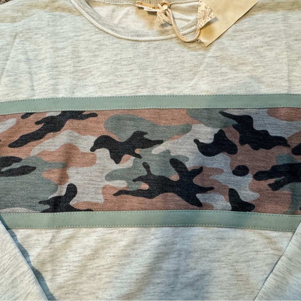 Hem & Thread(Anthropologie) Gray and Green Long Sleeve Tee - Picture 3 of 6